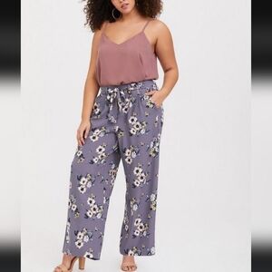 Floral Crepe Wide Leg Pant Size 4 NWT by Torrid NEW